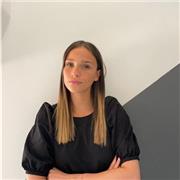 Bonjour, je suis Lara j'ai 23 ans et je suis actuellement étudiante en 5ème année de droit ( Master 2).